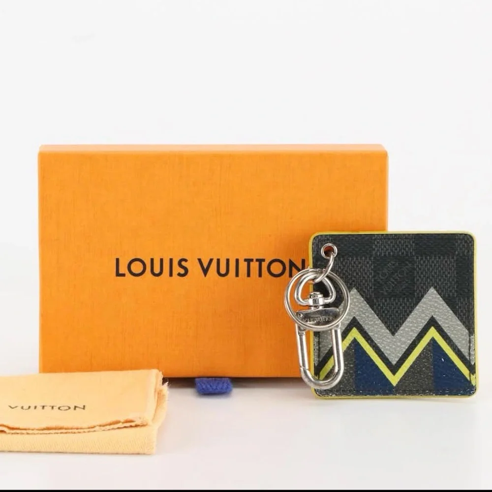 LOUIS VUITTON Damier Graphite Limited Edition Key holder/bag charm